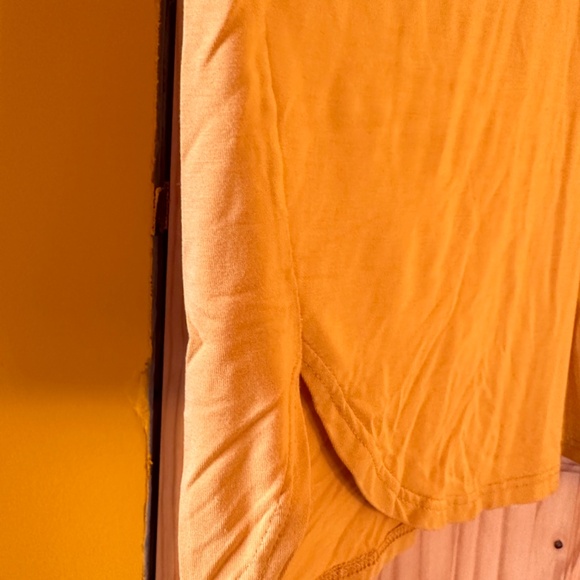 Toni T’s Woman’s yellow top - Picture 9 of 10